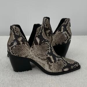 Vince Camuto Vp-Bibestie size 6.5M Ankle Bootie Snakeskin Pointed Toe Mob Wife